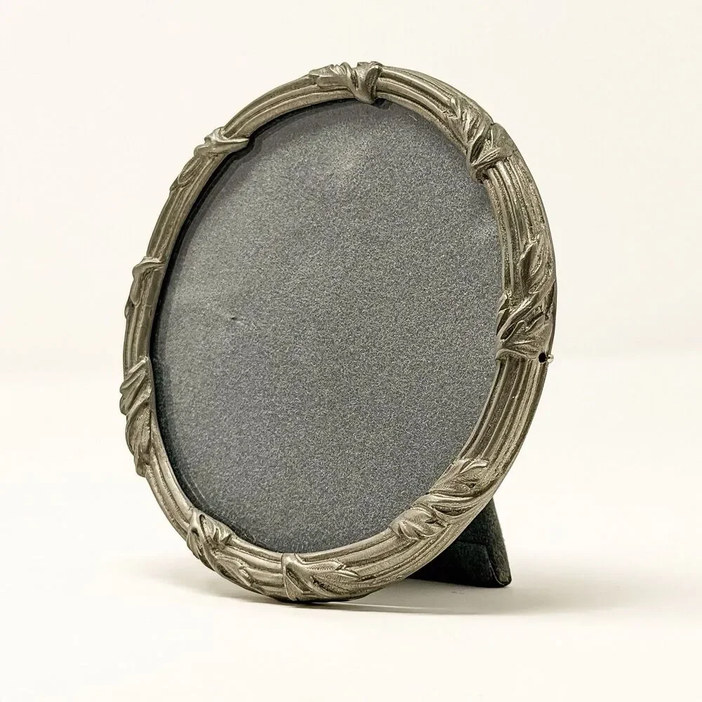 Vintage MMA Metropolitan Museum of Art Round Pewter Picture Frame 3.75”